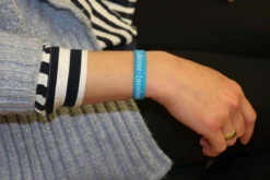 Armband zum Laktoseintoleranz erkennen