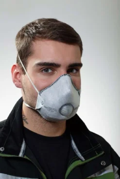 Atemschutzmaske FFP2 mit Aktivkohlefilter bei Smog & Schimmel