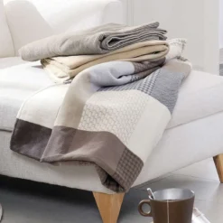 Kuscheldecke Pittsburgh: Wohndecke aus Bio-Baumwolle