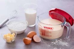 Pyrex Messbecher Glas 1l aus Borosilikatglas mit Henkel und Deckel