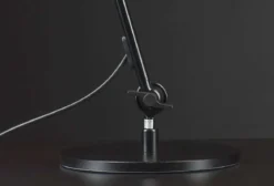 Werkleuchte mit Tischstandfuß, schwarz